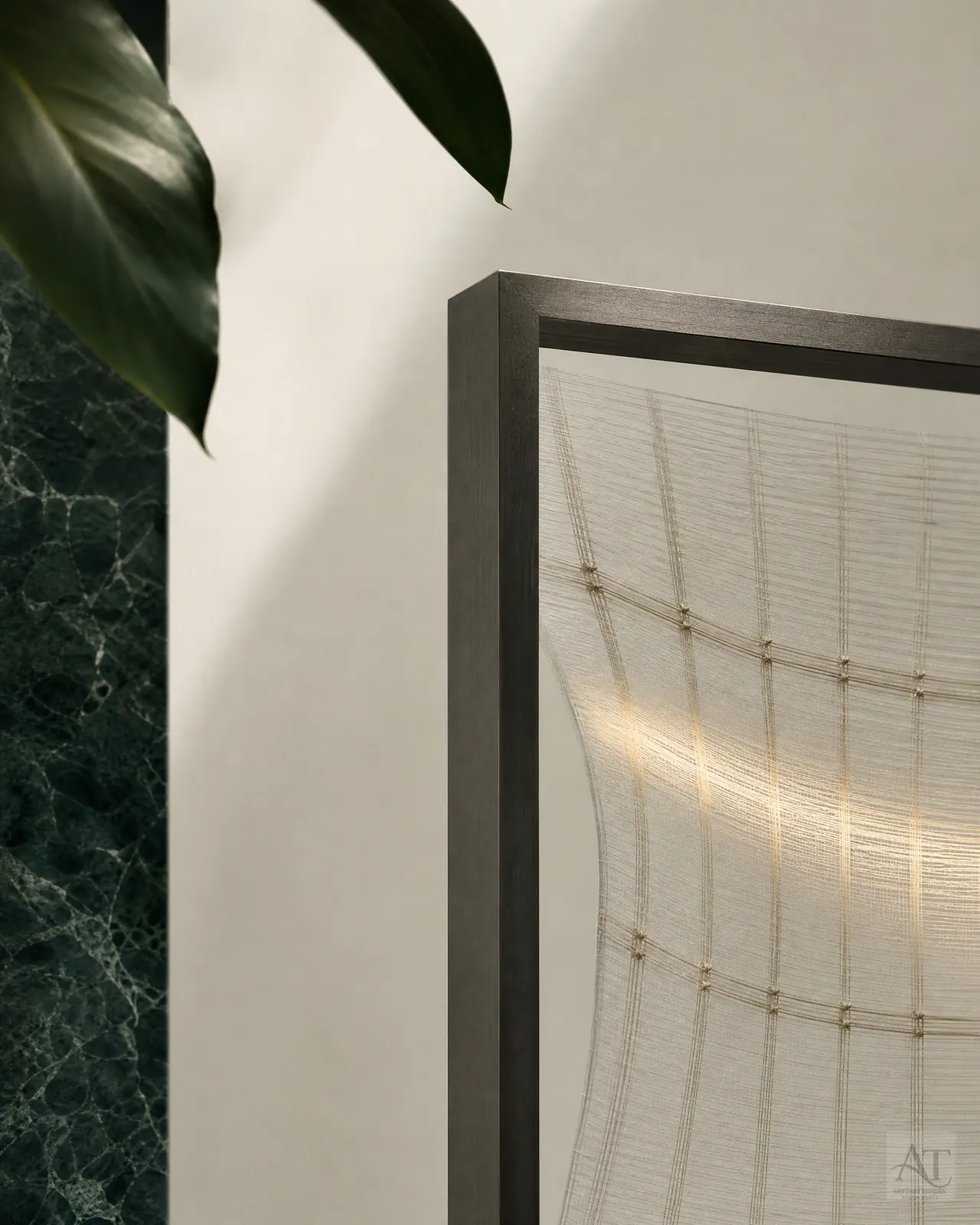 Composição editorial em materiais naturais e luz lateral.